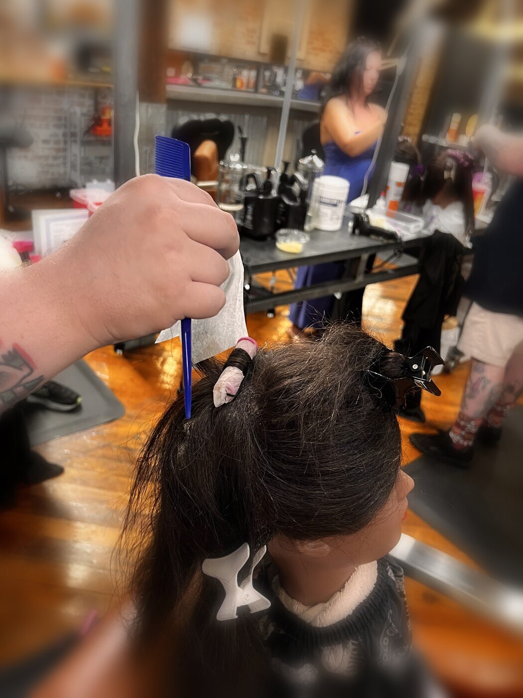 Sectioning and combing technique inside the studio